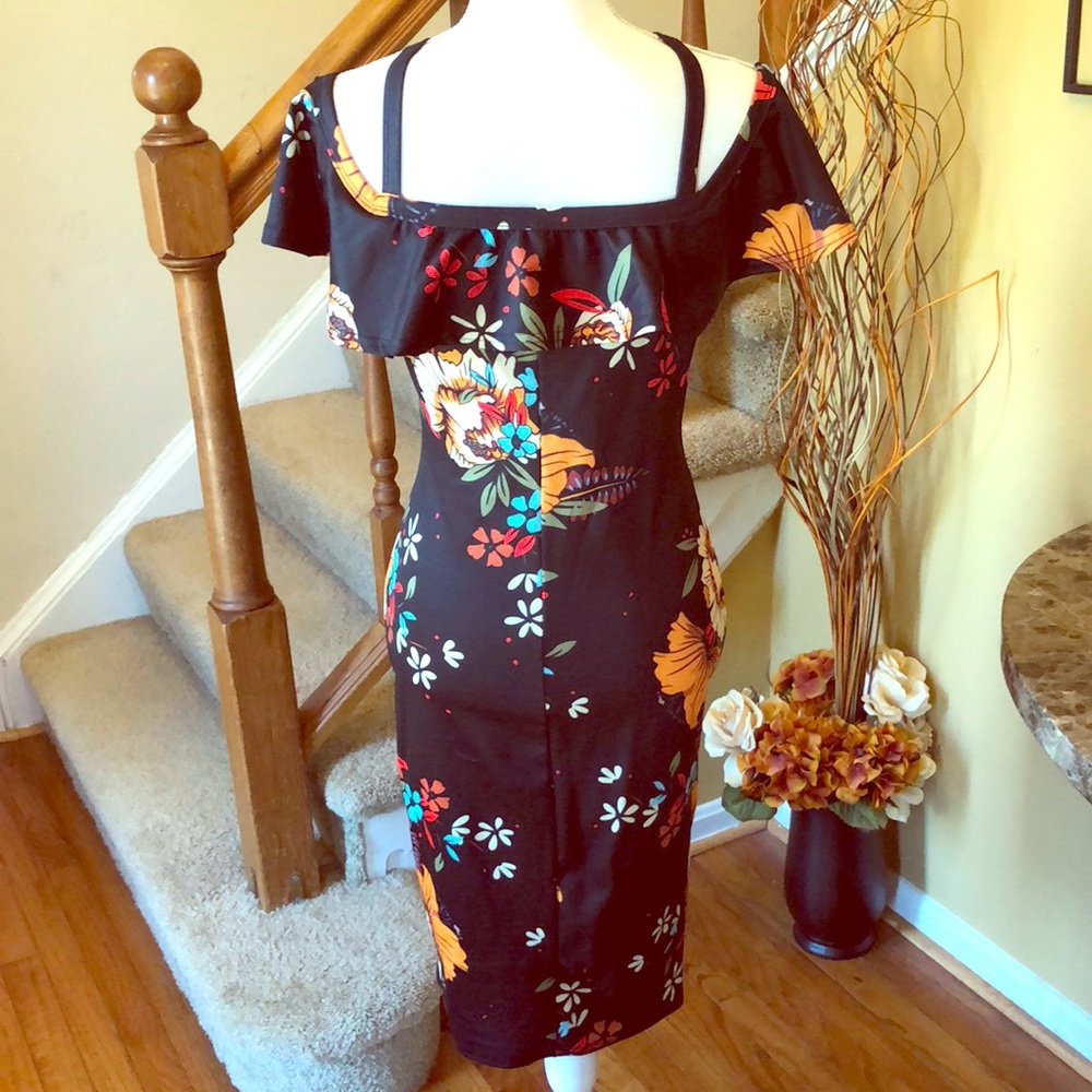 Cold-Shoulder Floral Ruffle Halter Dress - Picture 6 of 8